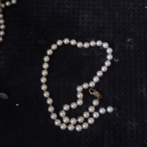 Necklaces - Picture 5 of 6